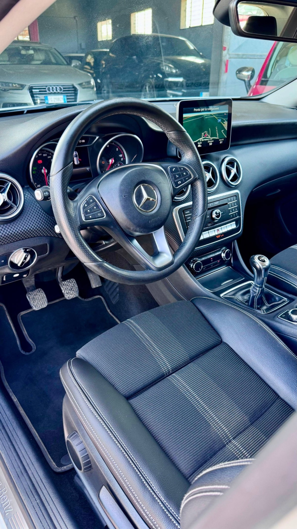 Mercedes-Benz Classe A 180 d Premium (12)