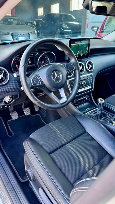 Mercedes-Benz Classe A 180 d Premium (12)