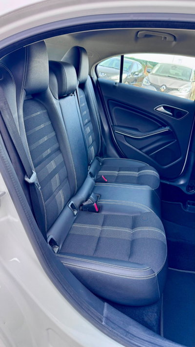 Mercedes-Benz Classe A 180 d Premium (13)