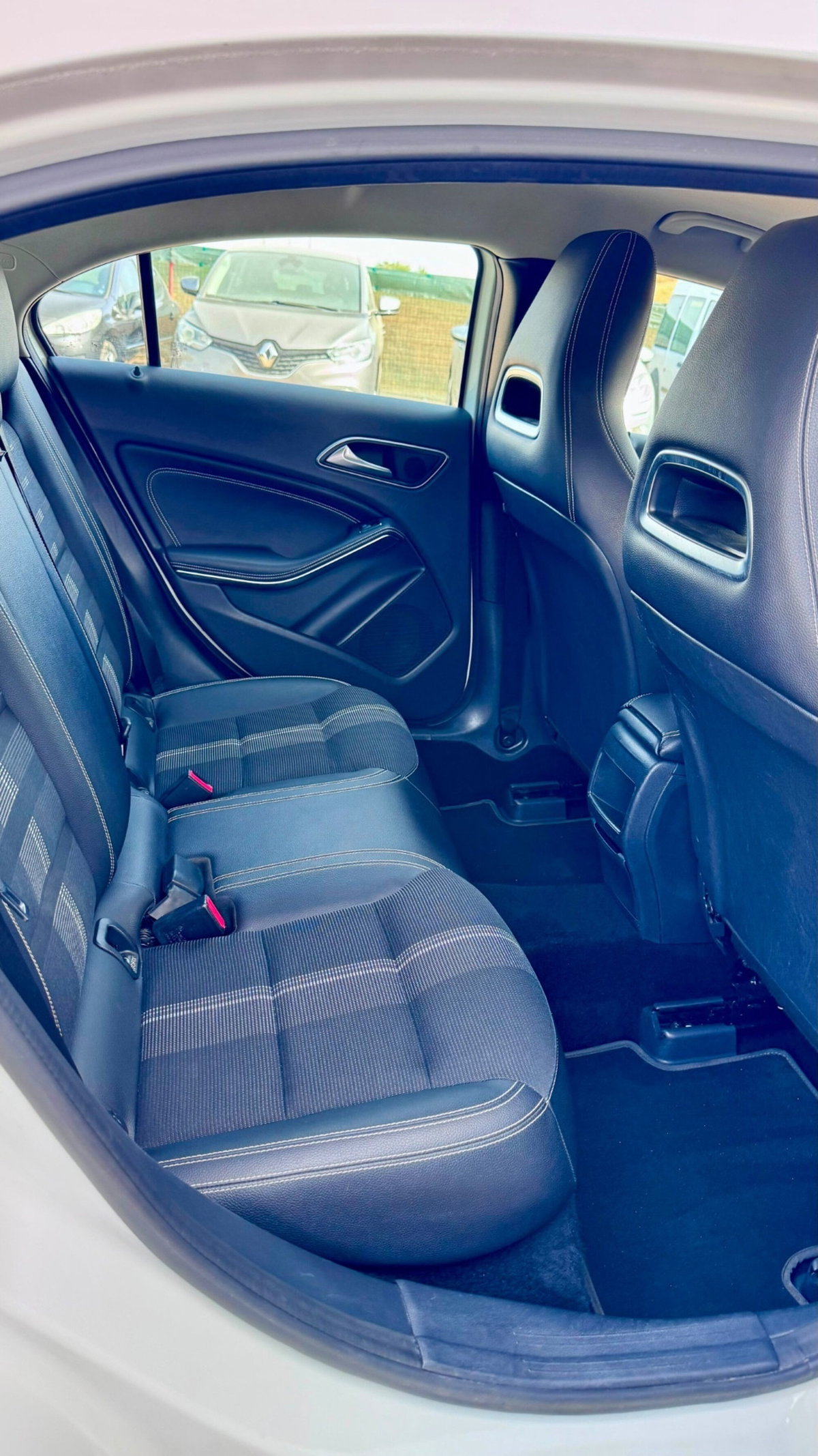 Mercedes-Benz Classe A 180 d Premium (14)