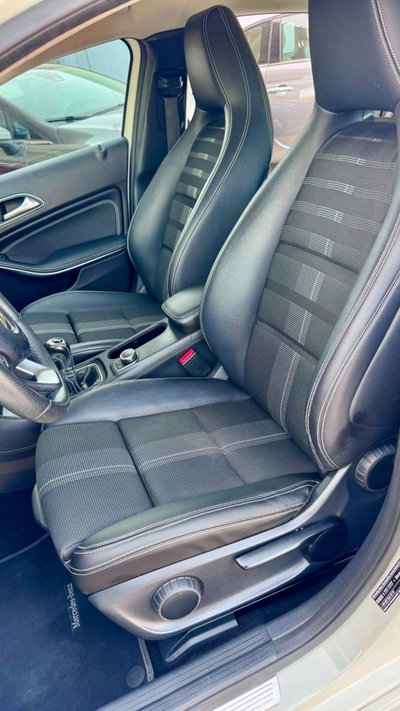 Mercedes-Benz Classe A 180 d Premium (16)