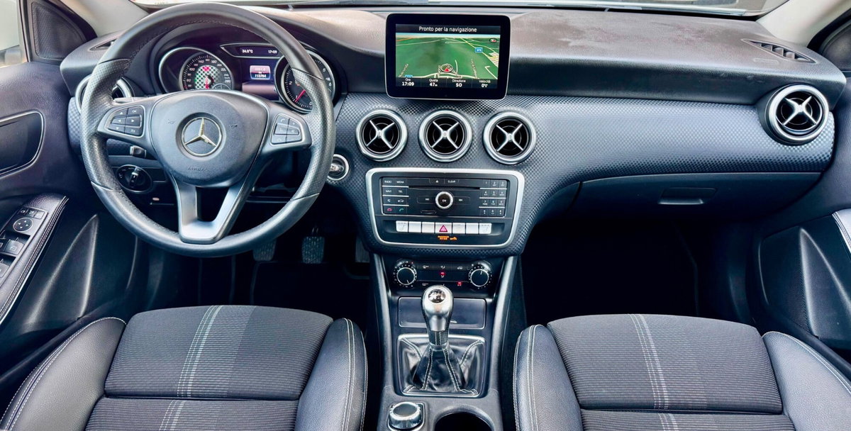 Mercedes-Benz Classe A 180 d Premium (17)
