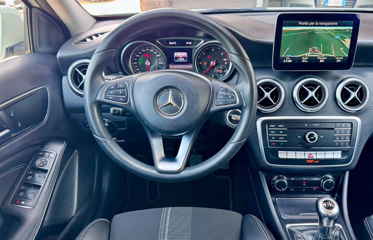 Mercedes-Benz Classe A 180 d Premium (18)