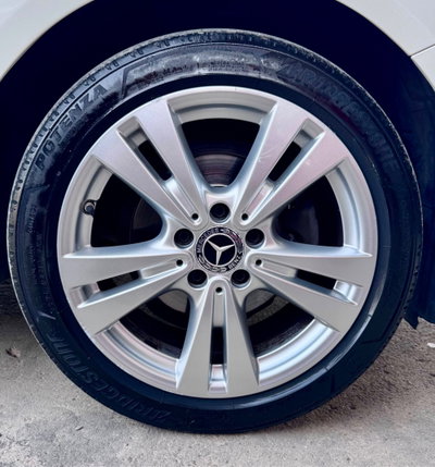 Mercedes-Benz Classe A 180 d Premium (8)