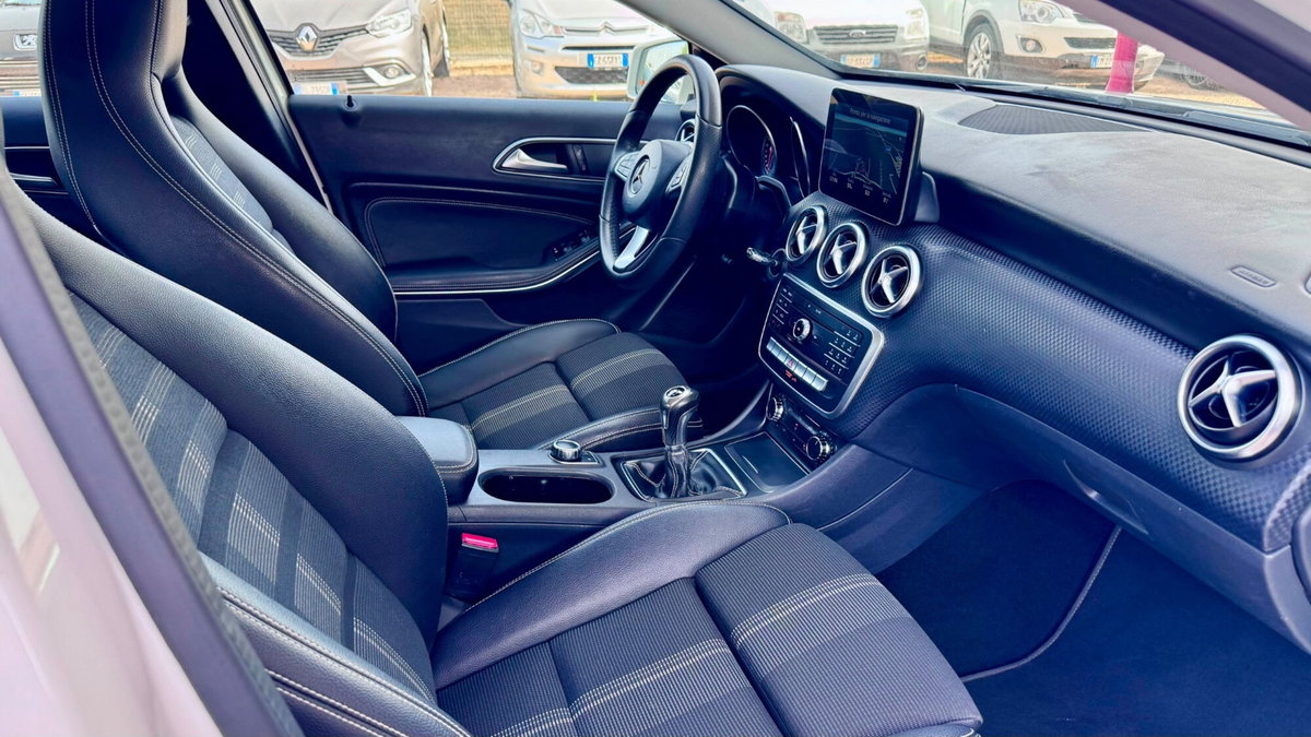 Mercedes-Benz Classe A 180 d Premium (9)