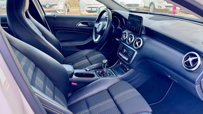 Mercedes-Benz Classe A 180 d Premium (9)
