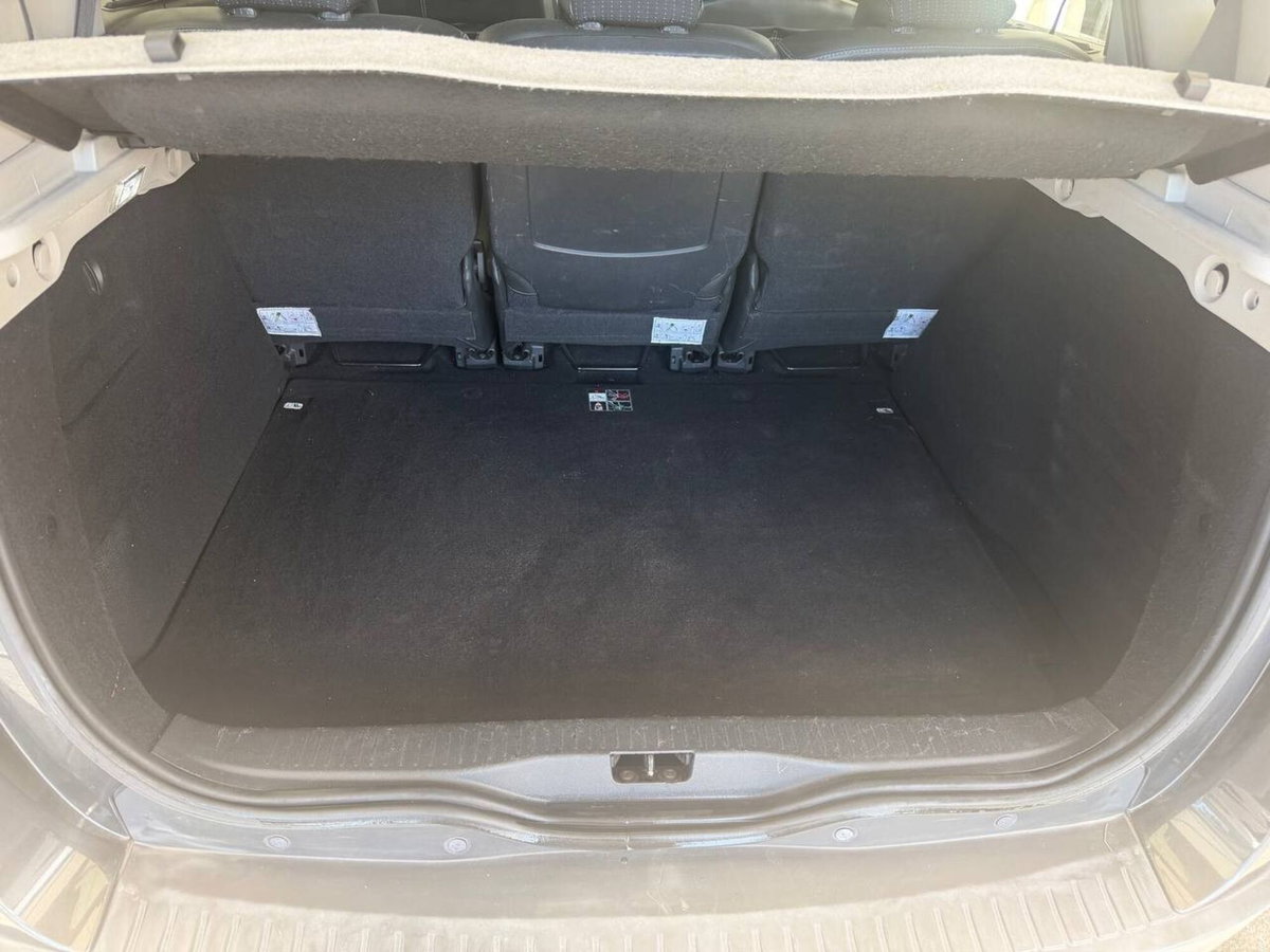 Renault Scenic E-Tech Electric 1.6 dCi 130CV Dynamique (14)