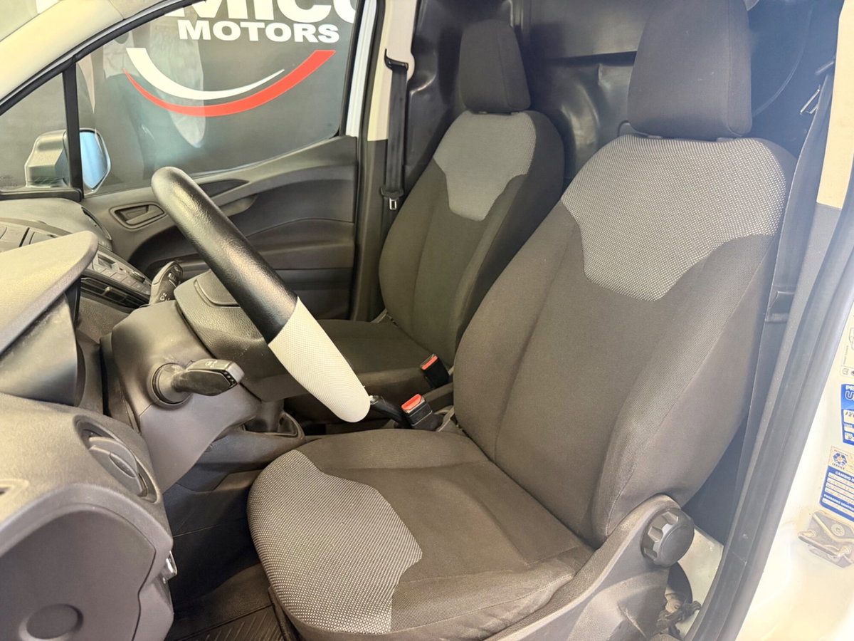 Ford Transit Courier 1.5 TDCi 75CV  Trend (11)