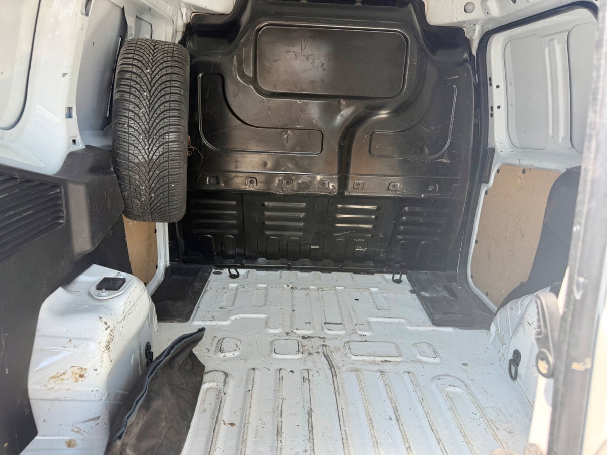 Ford Transit Courier 1.5 TDCi 75CV  Trend (12)
