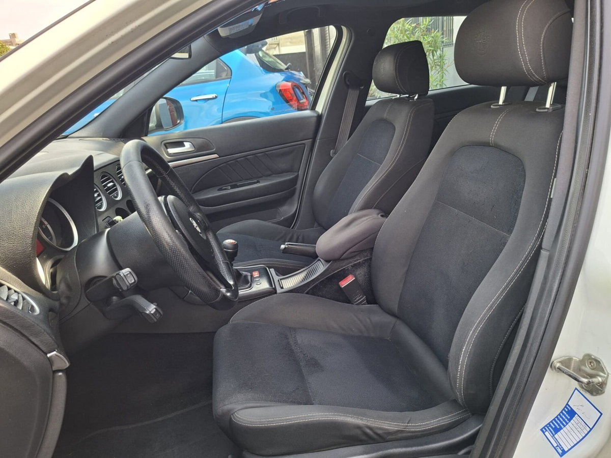 Alfa Romeo 159 SportWagon 2.0 JTDm 136 CV Sportwagon Distinctive (12)