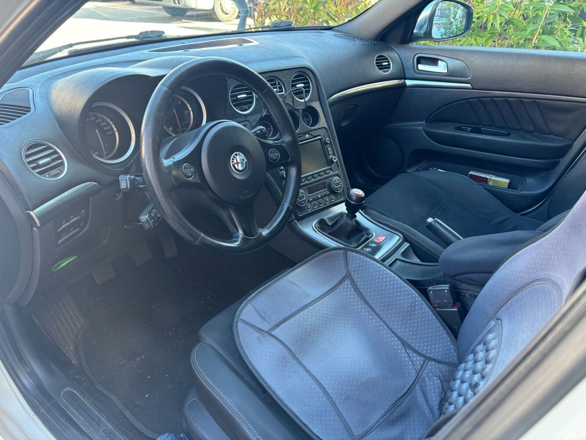 Alfa Romeo 159 SportWagon 2.0 JTDm 136 CV Sportwagon Distinctive (2)