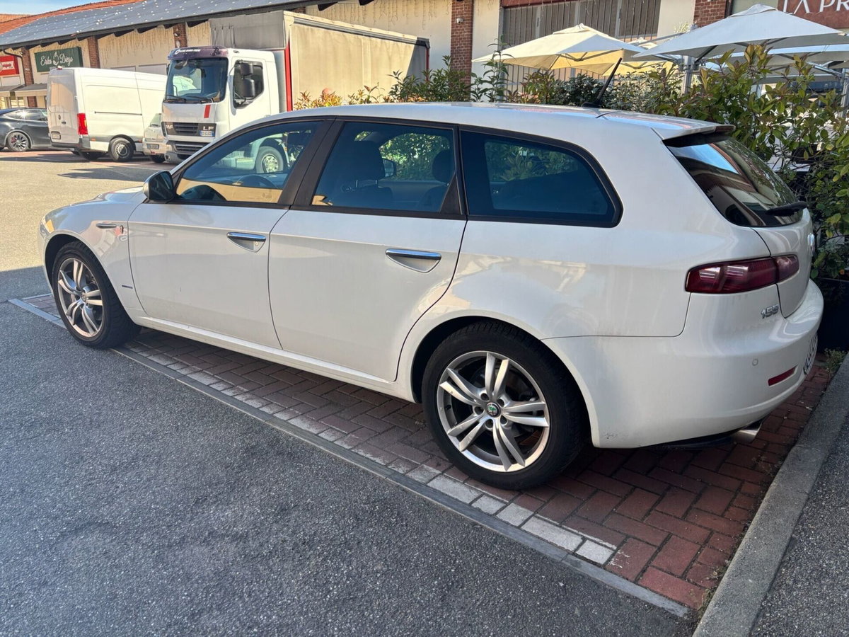 Alfa Romeo 159 SportWagon 2.0 JTDm 136 CV Sportwagon Distinctive (6)