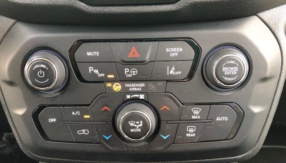 Jeep Renegade 1.3 T4 190CV PHEV 4xe AT6 Limited (12)