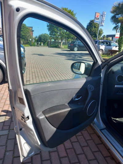 Renault Clio 1.2 16V 5 porte Confort (11)