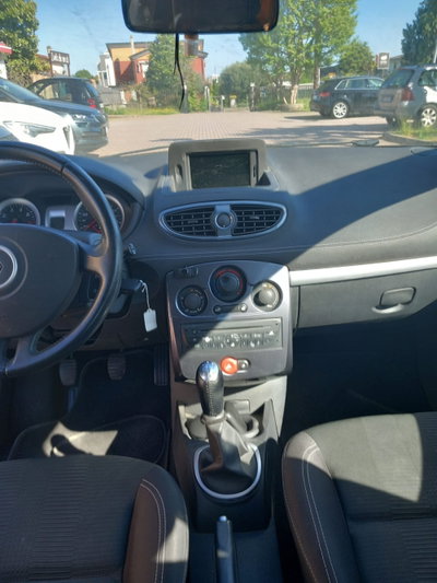 Renault Clio 1.2 16V 5 porte Confort (9)