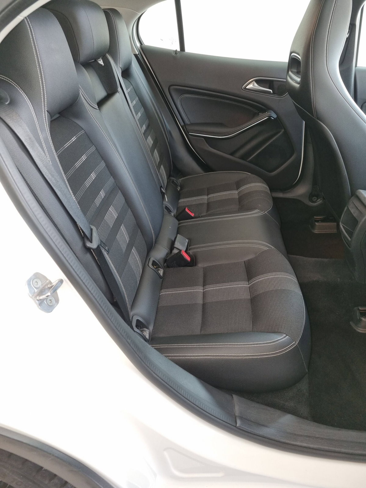 Mercedes-Benz GLA SUV 180 d Executive (14)