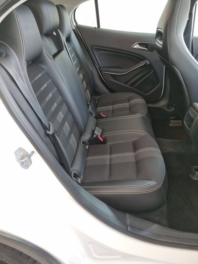 Mercedes-Benz GLA SUV 180 d Executive (14)