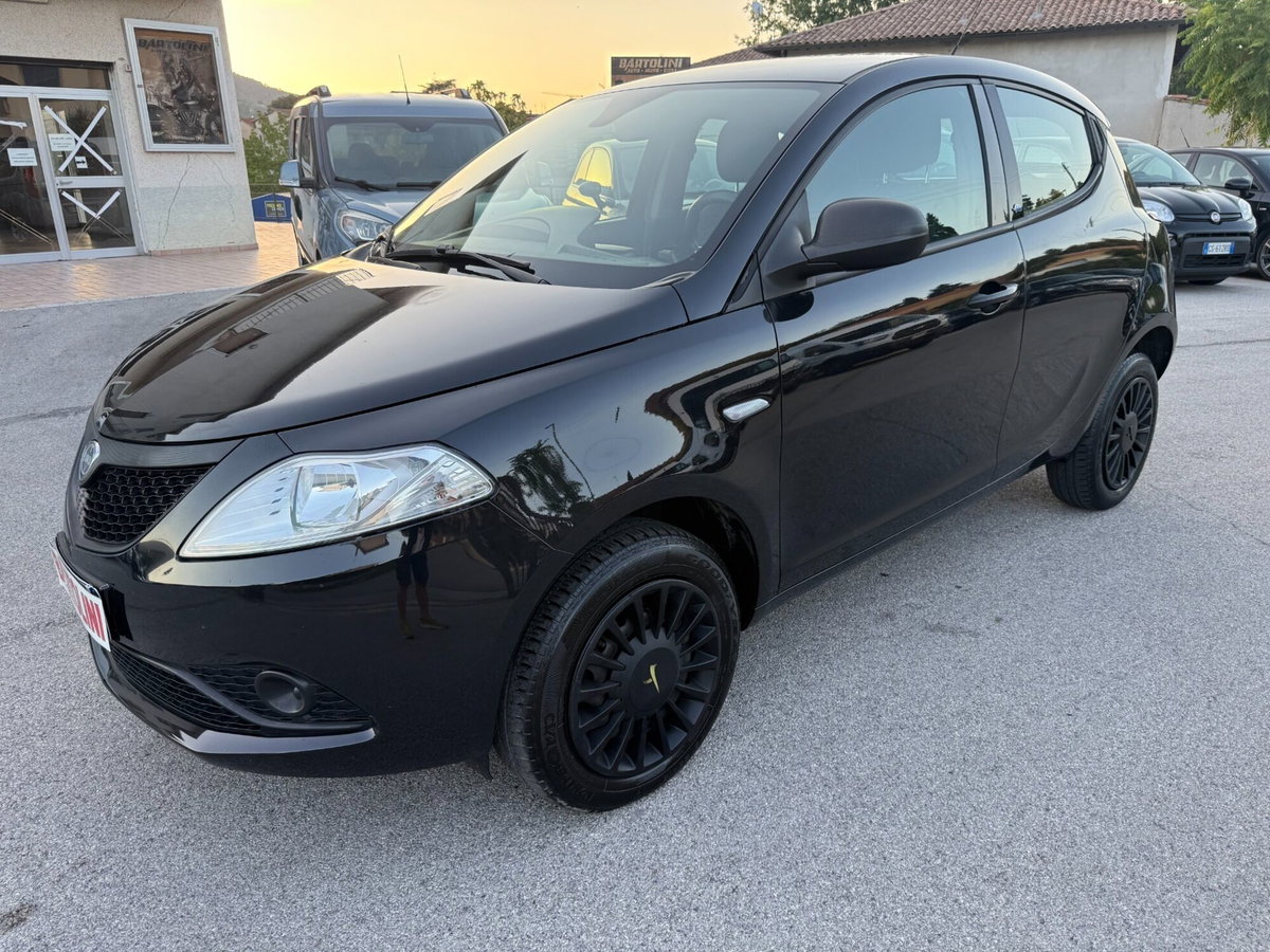 Lancia Ypsilon 0.9 TwinAir 5 porte Metano Ecochic Elefantino Blu (2)
