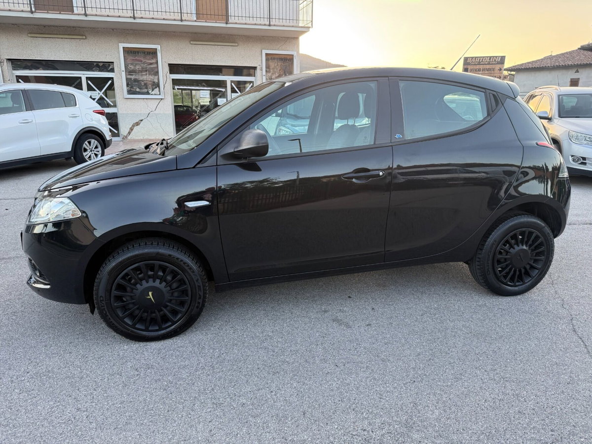Lancia Ypsilon 0.9 TwinAir 5 porte Metano Ecochic Elefantino Blu (3)