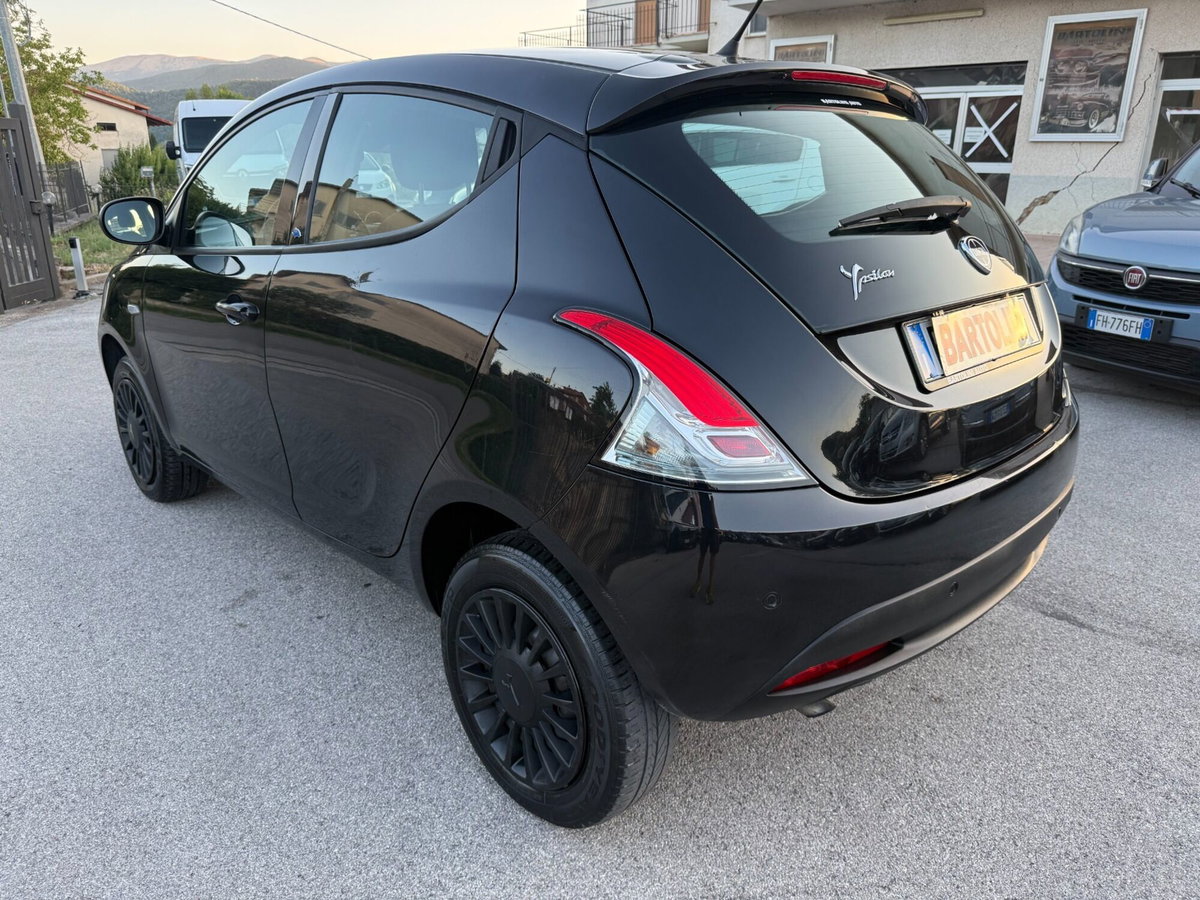 Lancia Ypsilon 0.9 TwinAir 5 porte Metano Ecochic Elefantino Blu (5)