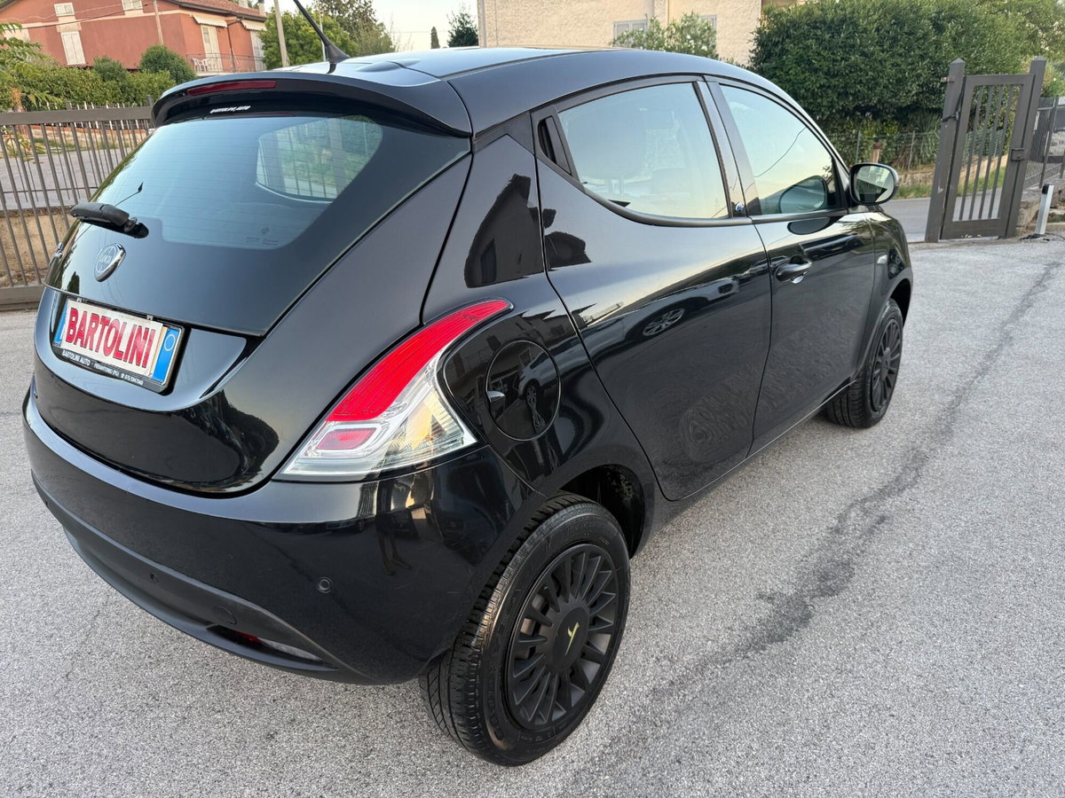 Lancia Ypsilon 0.9 TwinAir 5 porte Metano Ecochic Elefantino Blu (7)