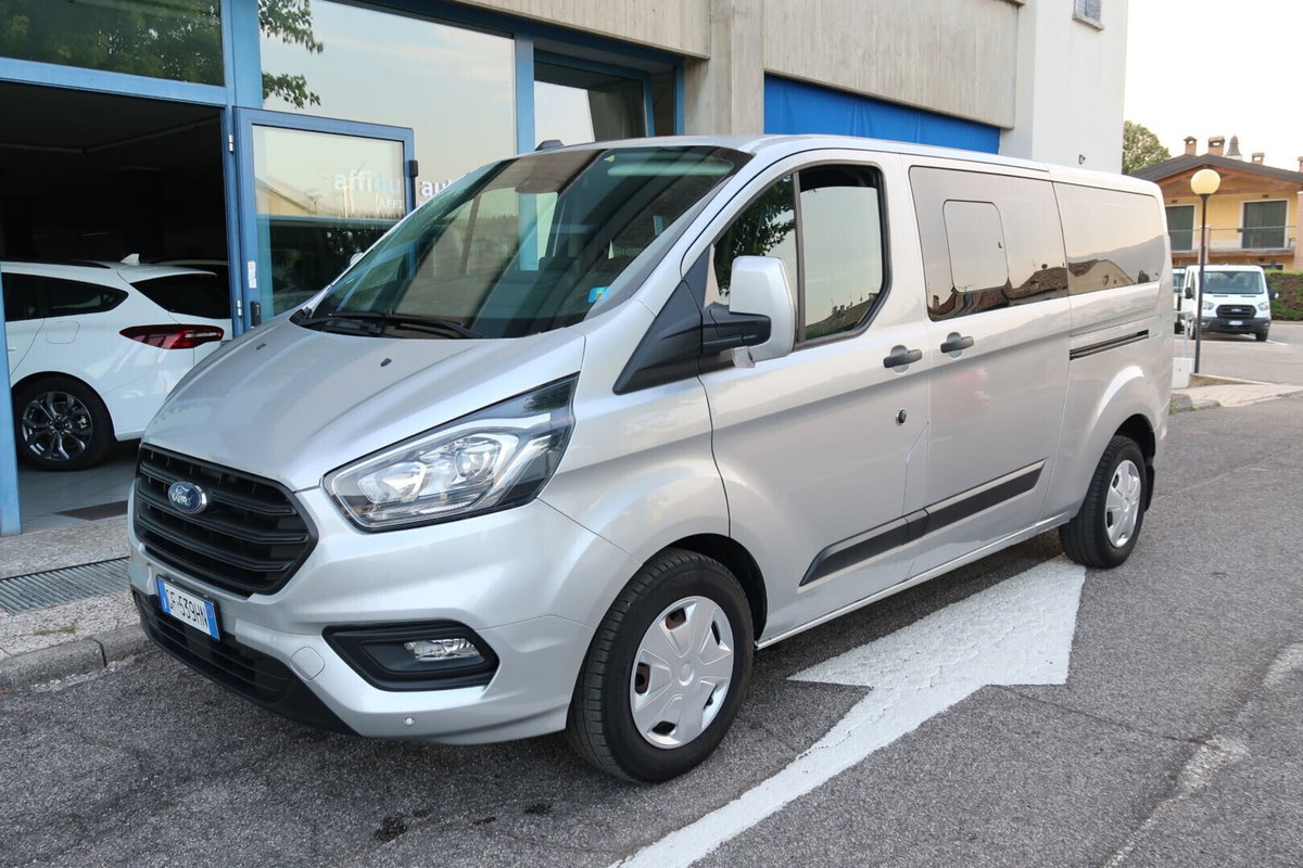Ford Tourneo Custom 320 2.0 EcoBlue 130CV aut. PL Titanium
