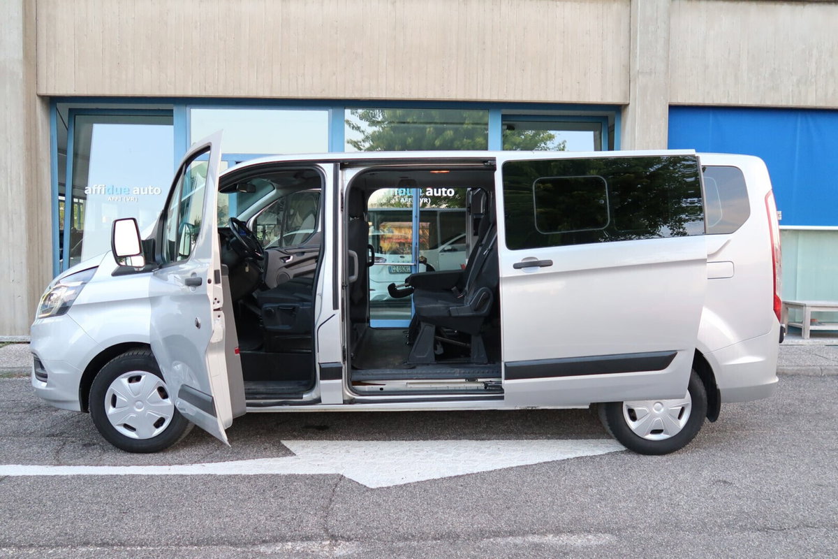 Ford Tourneo Custom 320 2.0 EcoBlue 130CV aut. PL Titanium (12)