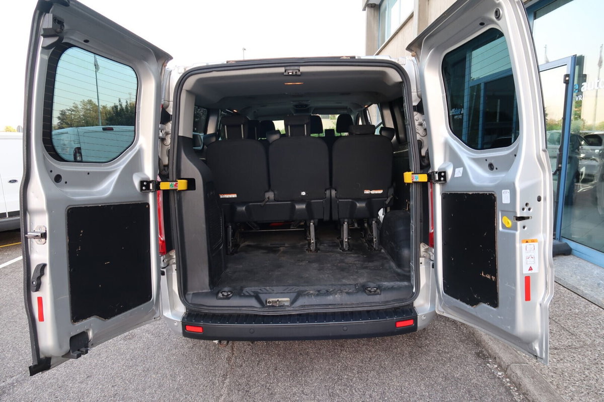 Ford Tourneo Custom 320 2.0 EcoBlue 130CV aut. PL Titanium (13)