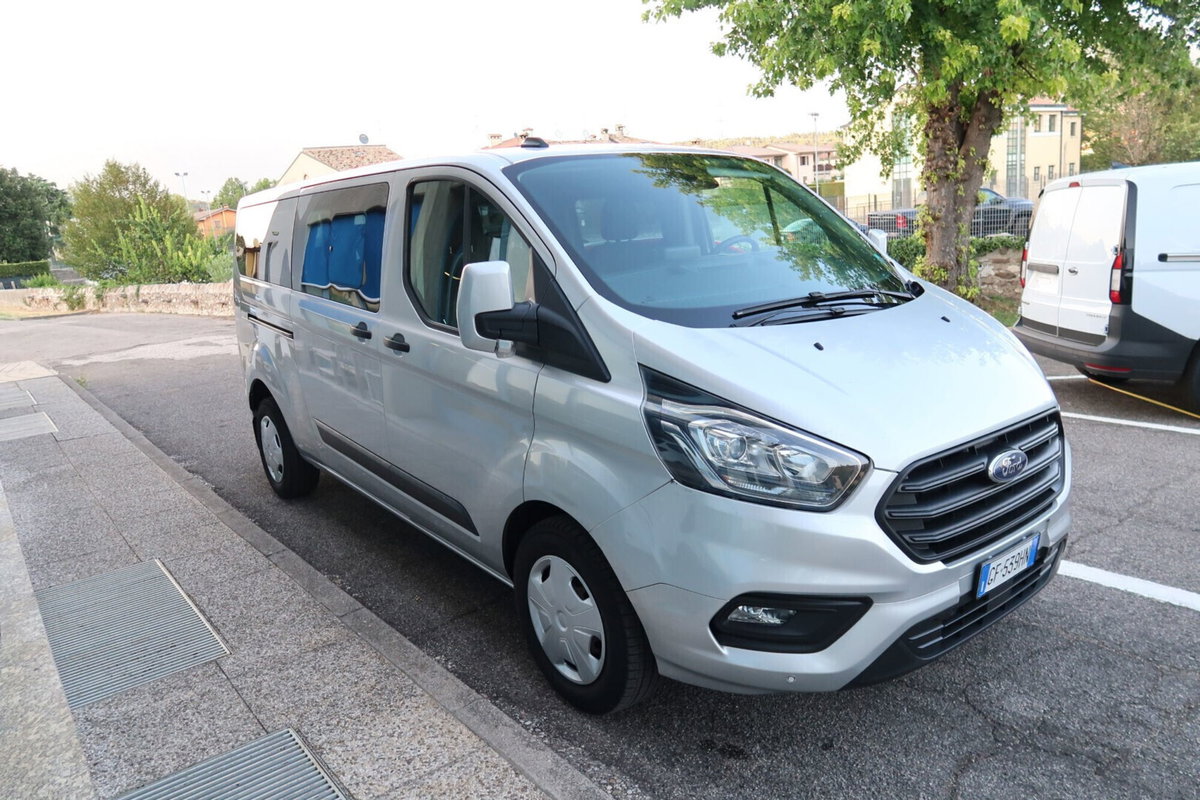 Ford Tourneo Custom 320 2.0 EcoBlue 130CV aut. PL Titanium (3)