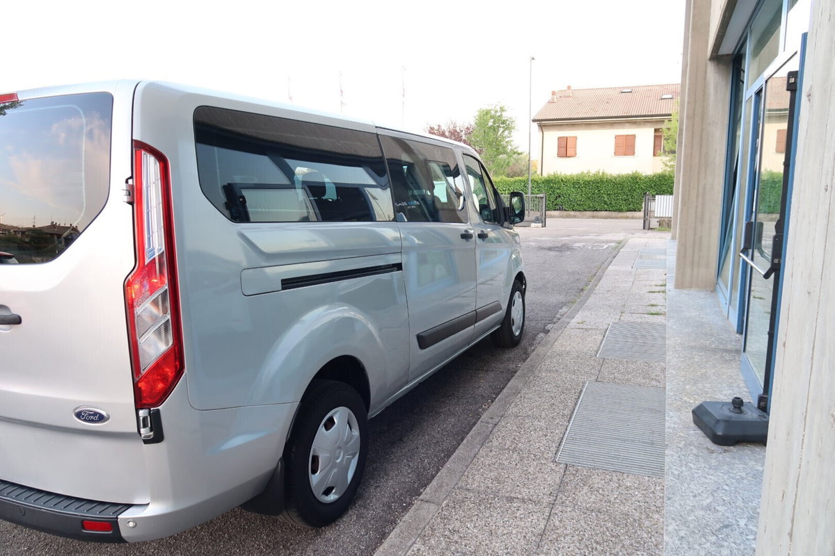 Ford Tourneo Custom 320 2.0 EcoBlue 130CV aut. PL Titanium (5)