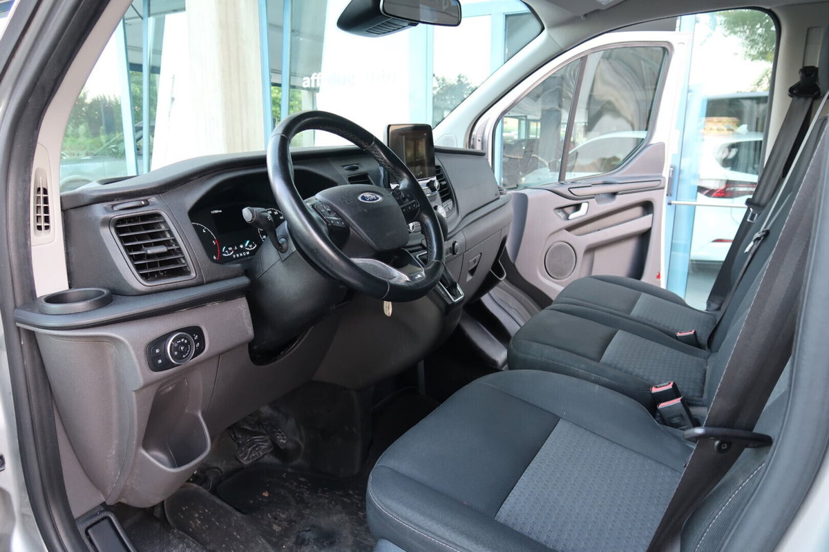 Ford Tourneo Custom 320 2.0 EcoBlue 130CV aut. PL Titanium (8)