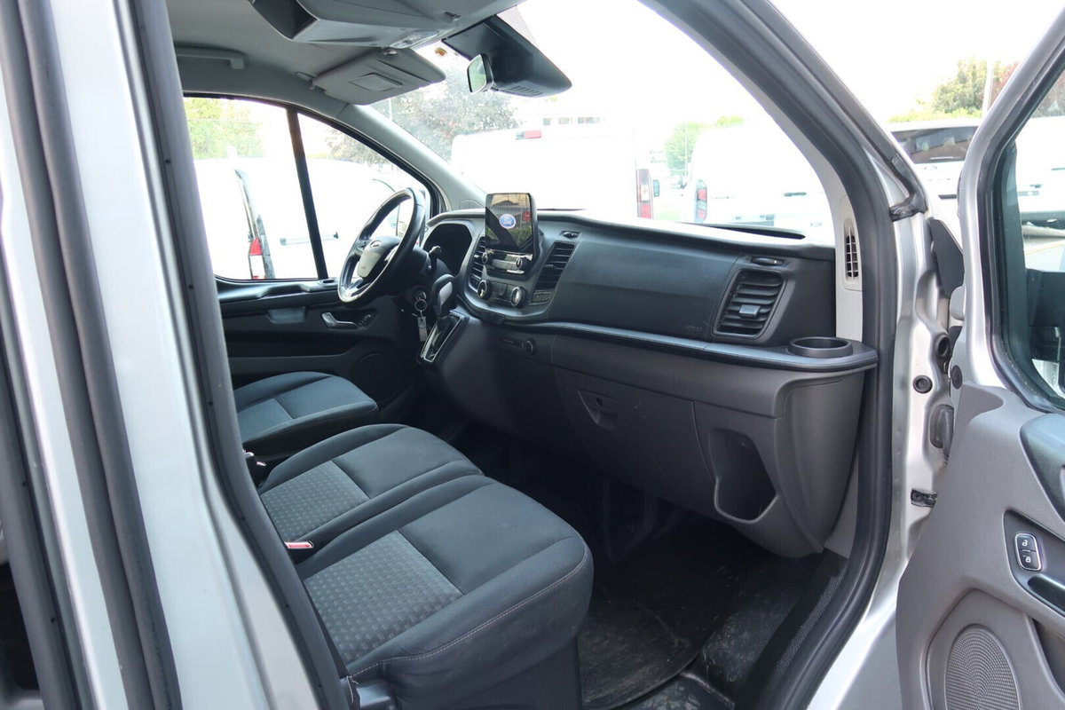 Ford Tourneo Custom 320 2.0 EcoBlue 130CV aut. PL Titanium (9)