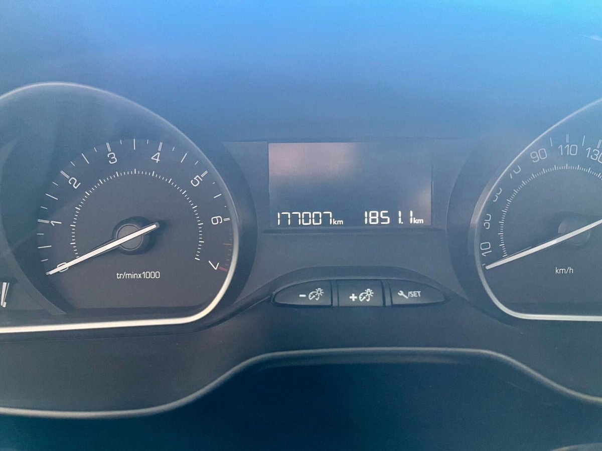 Peugeot 208 68 5 porte Active (9)
