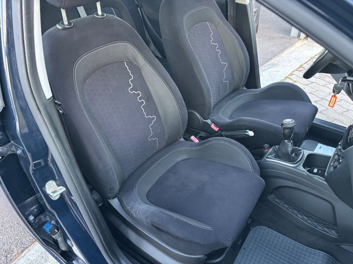 Fiat Punto 1.3 MJT II 75 CV 5 porte Lounge (12)