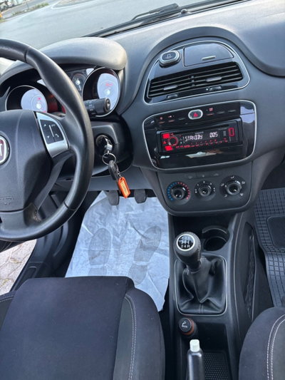 Fiat Punto 1.3 MJT II 75 CV 5 porte Lounge (13)