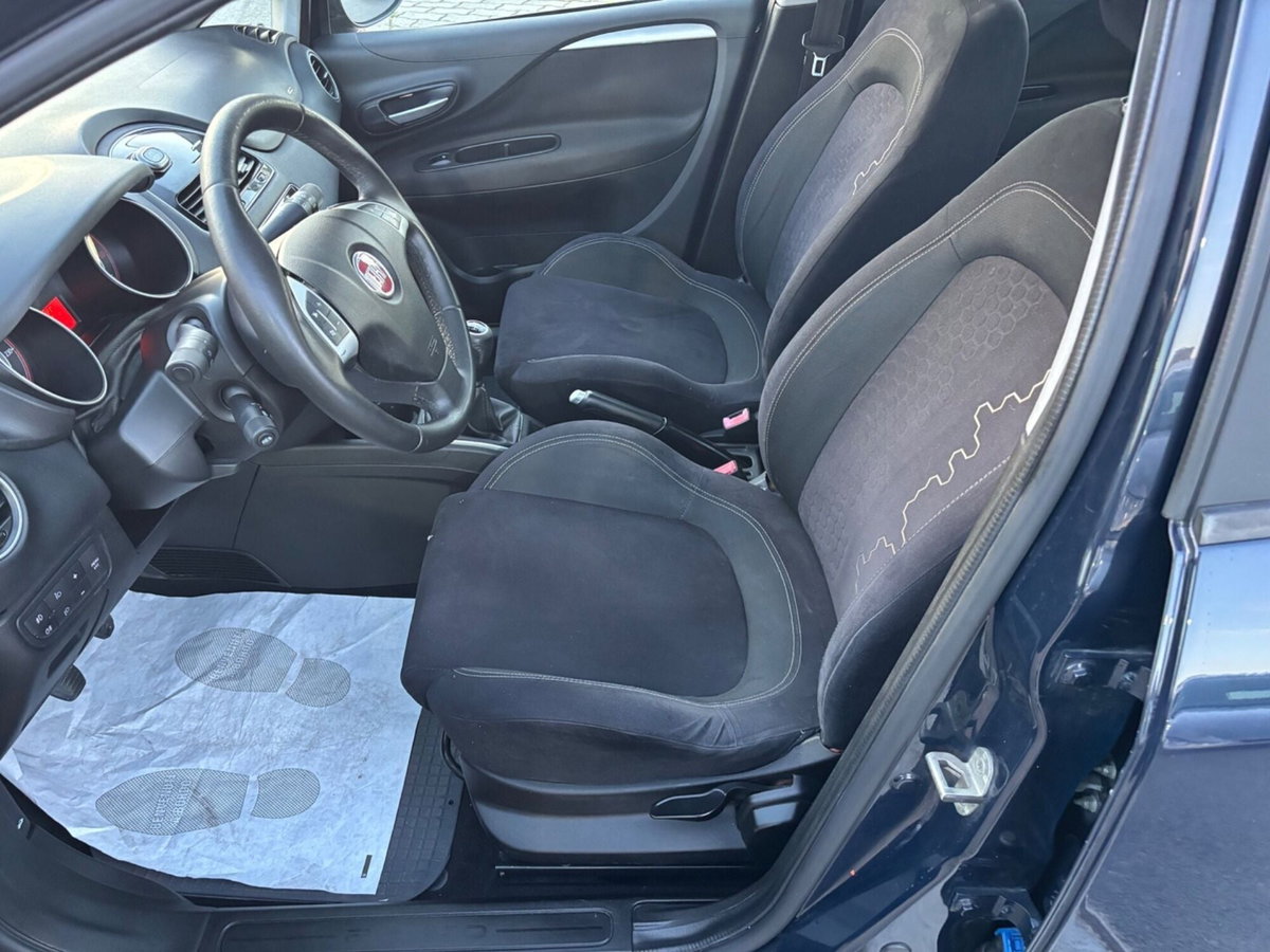 Fiat Punto 1.3 MJT II 75 CV 5 porte Lounge (14)