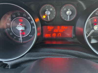 Fiat Punto 1.3 MJT II 75 CV 5 porte Lounge (16)
