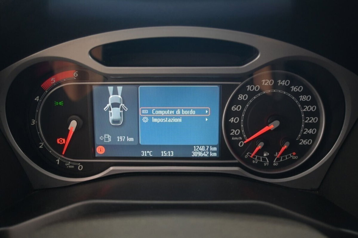 Ford Mondeo 2.0 TDCi 140 CV 5 porte Titanium DPF (9)