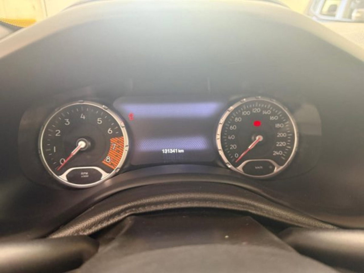 Jeep Renegade 1.3 T4 DDCT Limited (15)