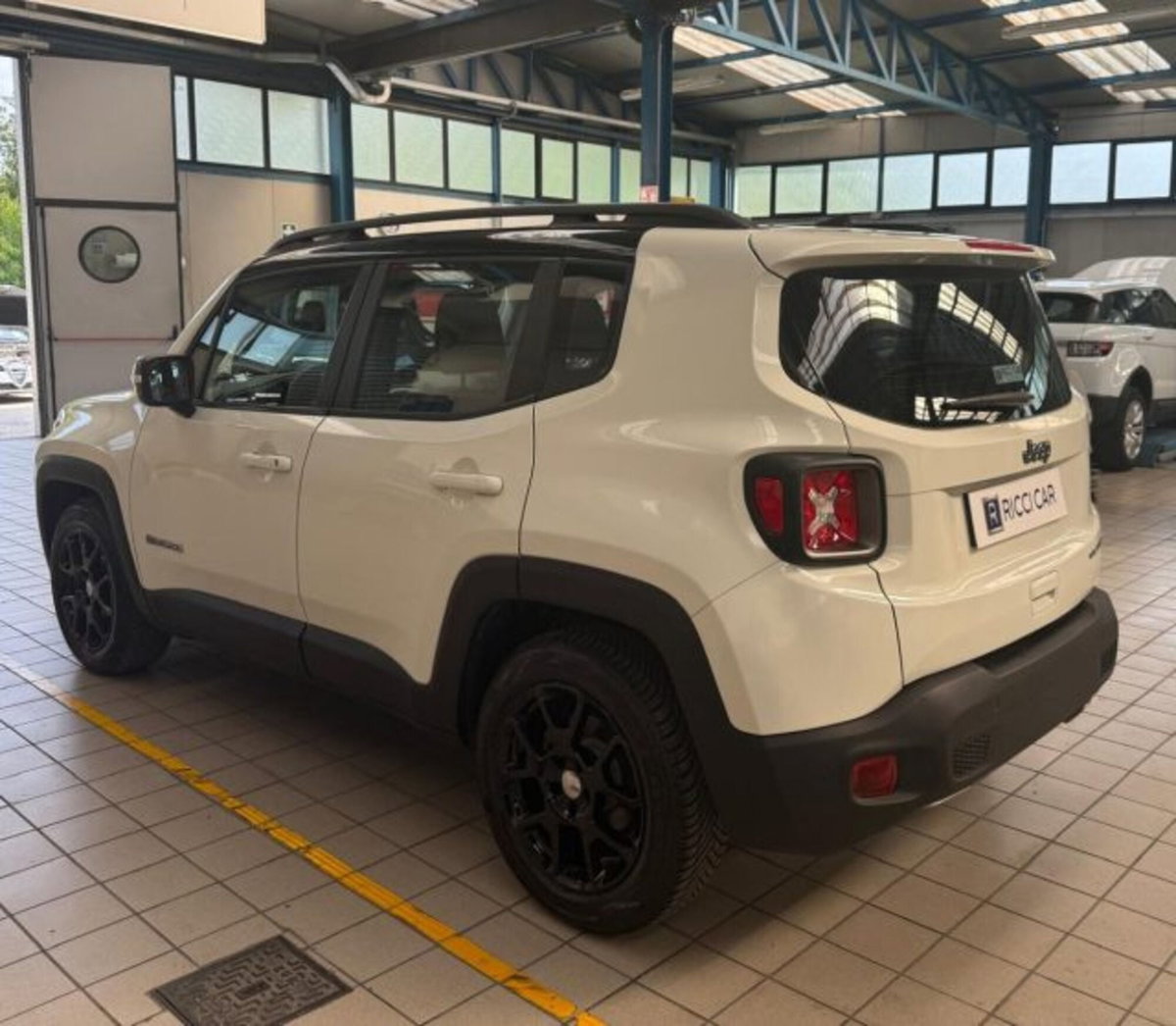 Jeep Renegade 1.3 T4 DDCT Limited (4)