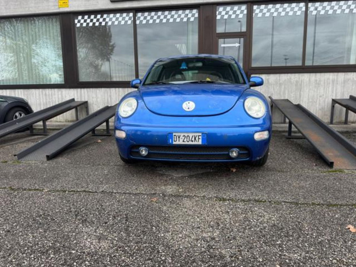 Volkswagen New Beetle 1.6 (2)