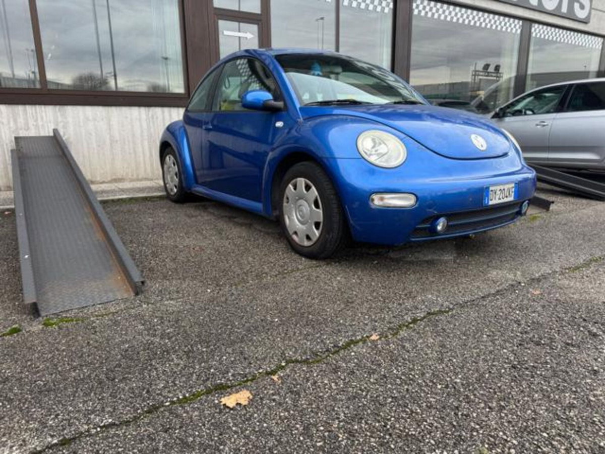 Volkswagen New Beetle 1.6 (3)
