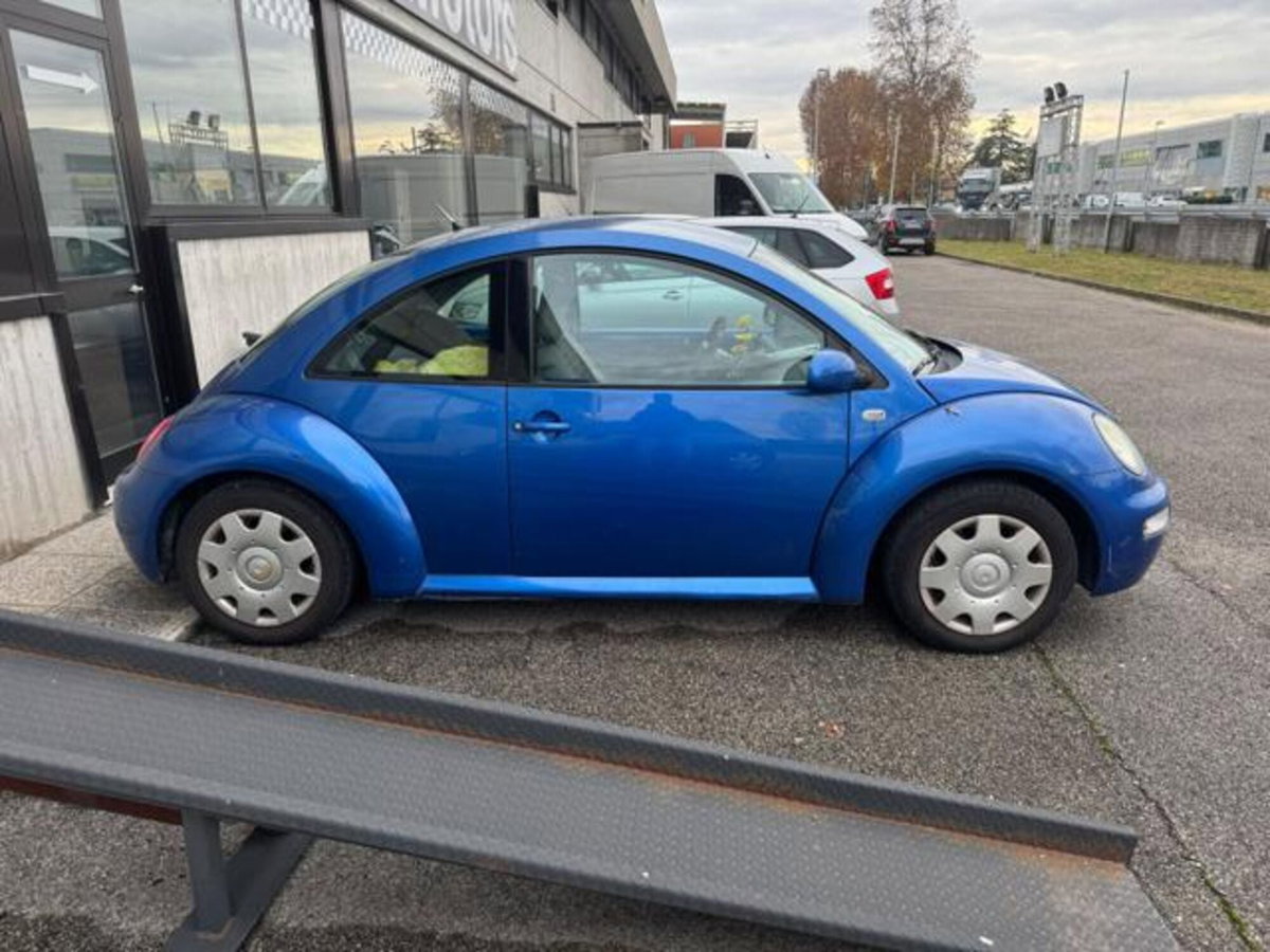 Volkswagen New Beetle 1.6 (4)