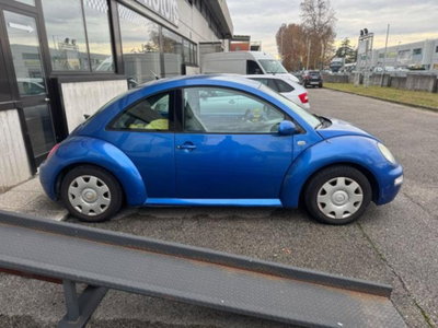 Volkswagen New Beetle 1.6 (4)