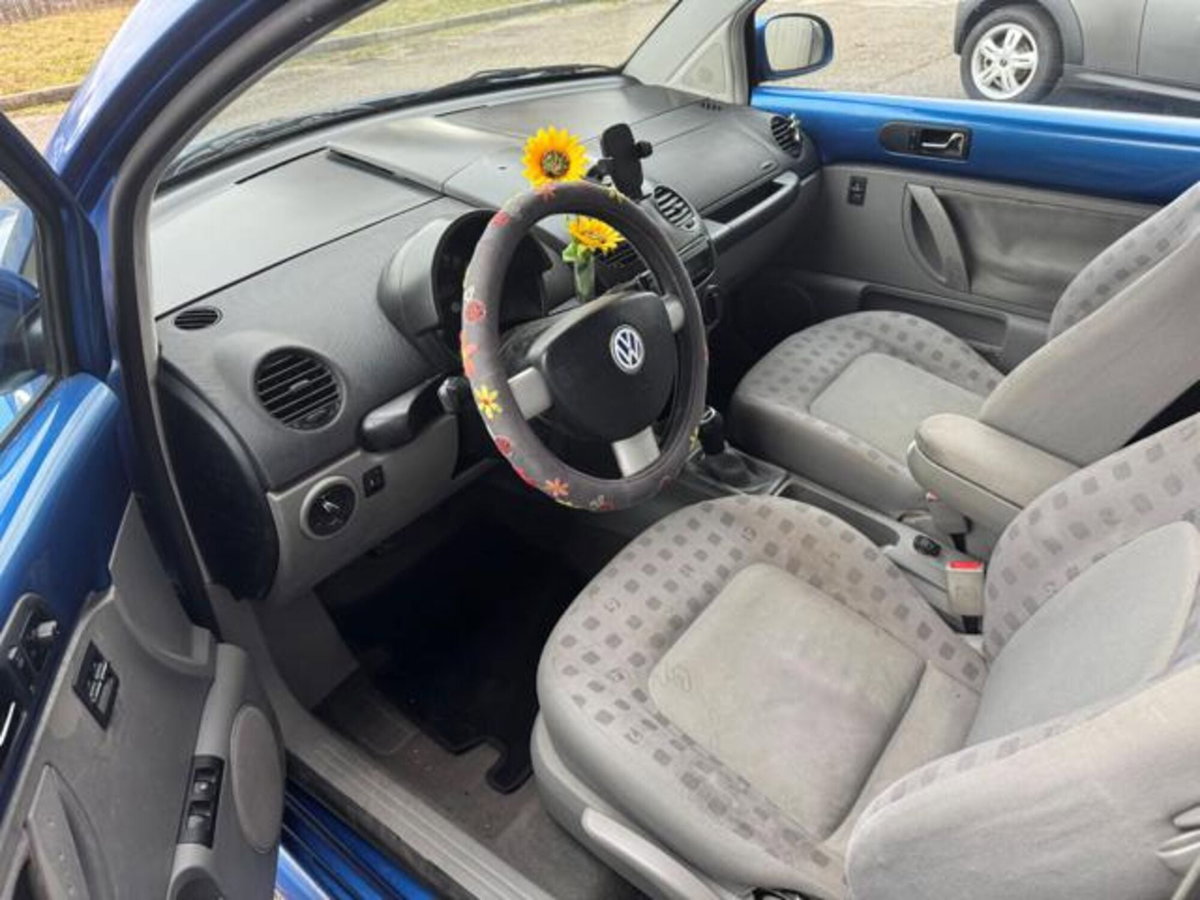 Volkswagen New Beetle 1.6 (6)