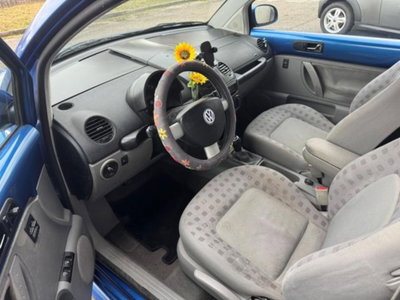 Volkswagen New Beetle 1.6 (6)