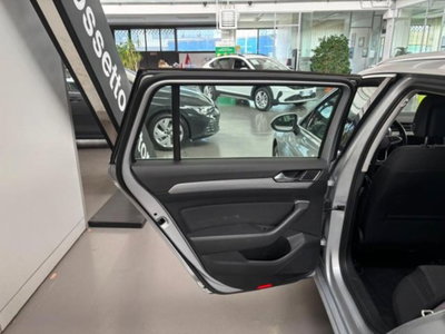 Volkswagen Passat Variant 2.0 TDI SCR EVO DSG Business (8)