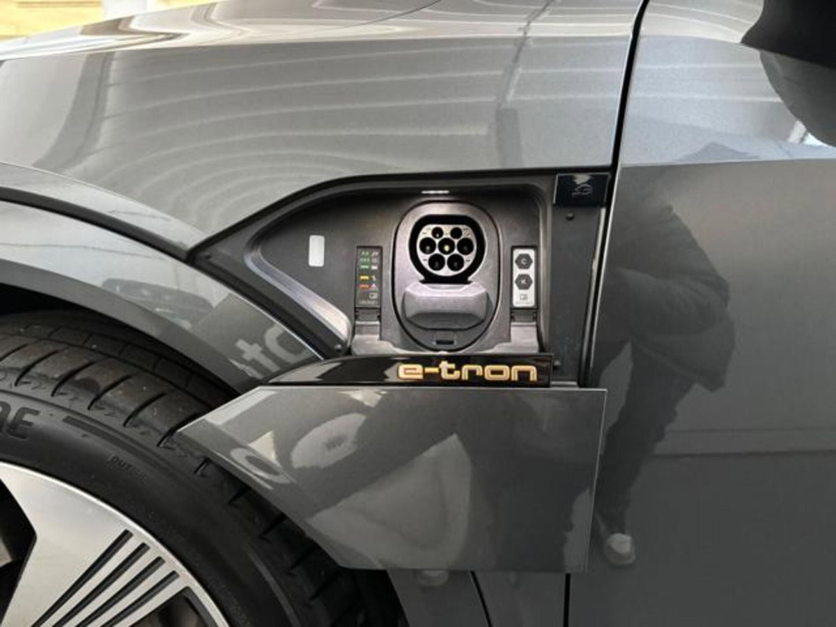 Audi Q8 Sportback 50 S line edition quattro (18)