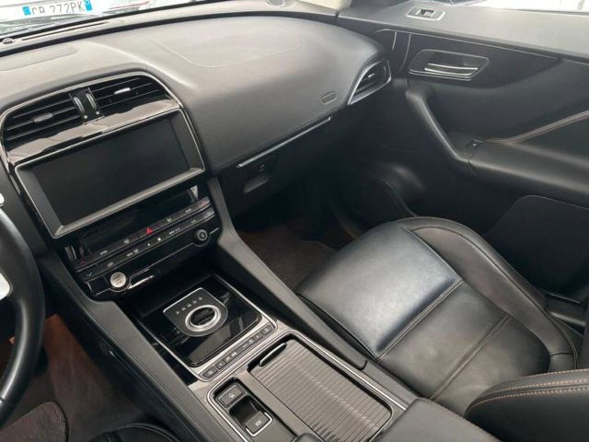 Jaguar F-Pace 2.0 D 180 CV aut. Prestige (12)