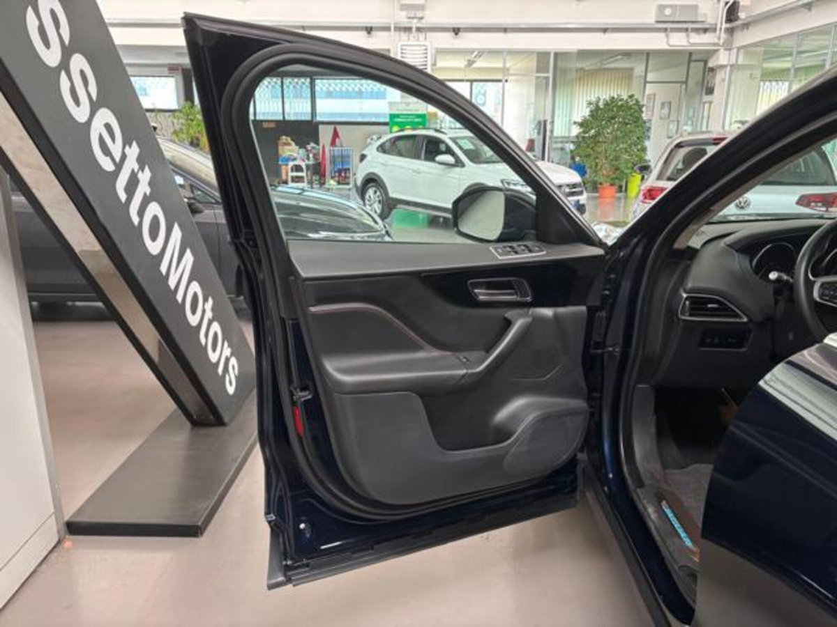 Jaguar F-Pace 2.0 D 180 CV aut. Prestige (15)